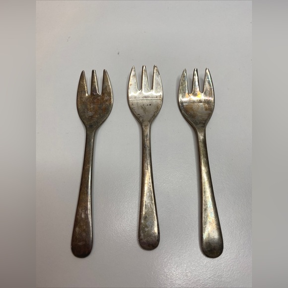 3 Vintage Sheffield England Silver Plate Appetizer Fork 5" Child's Fork - Picture 2 of 7